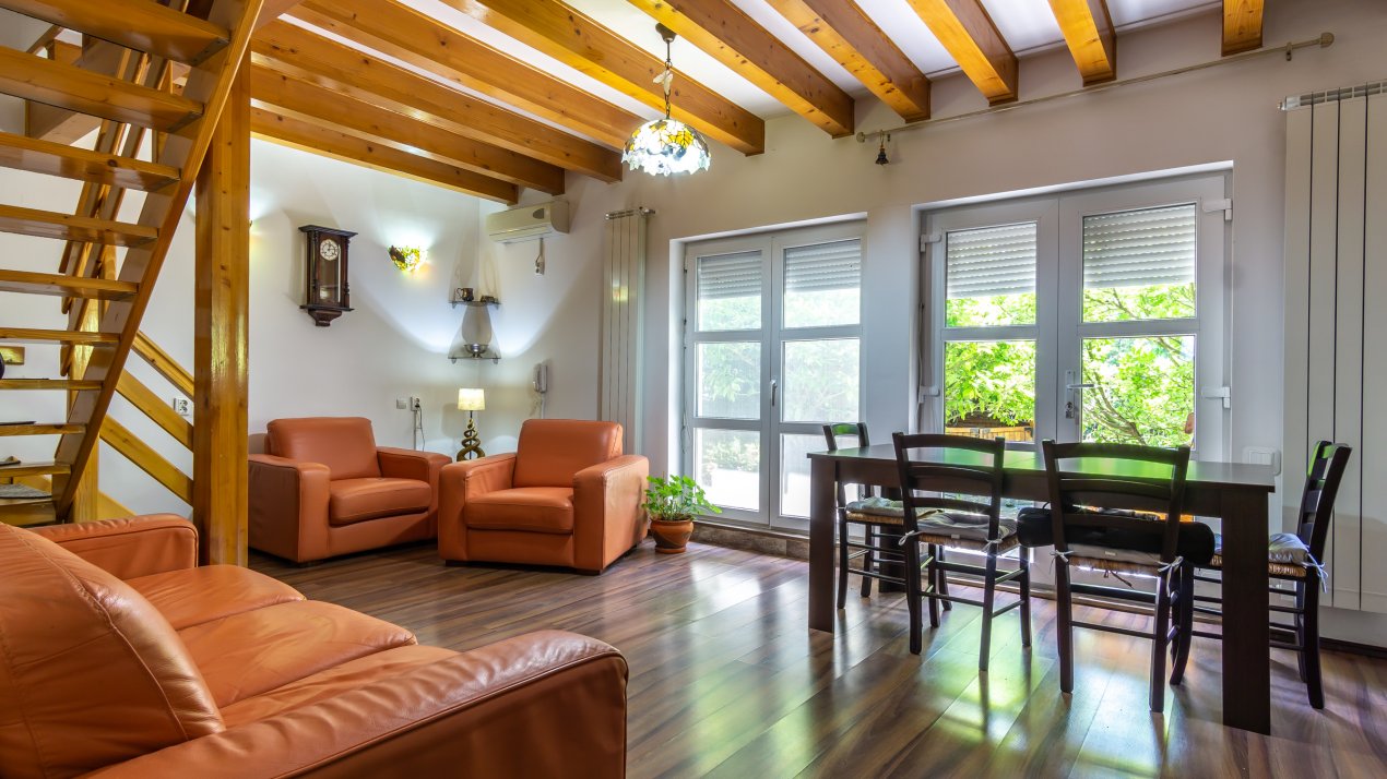 Casa PERFECTA de lemn, toate utilitatile, gradina superba, Branesti - Pasarea