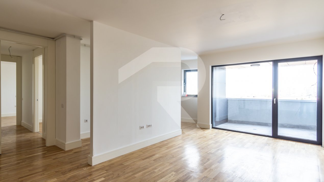 Apartament 3 camere, vedere spate, et 8/10, Complex 102 The Address, Comision 0%