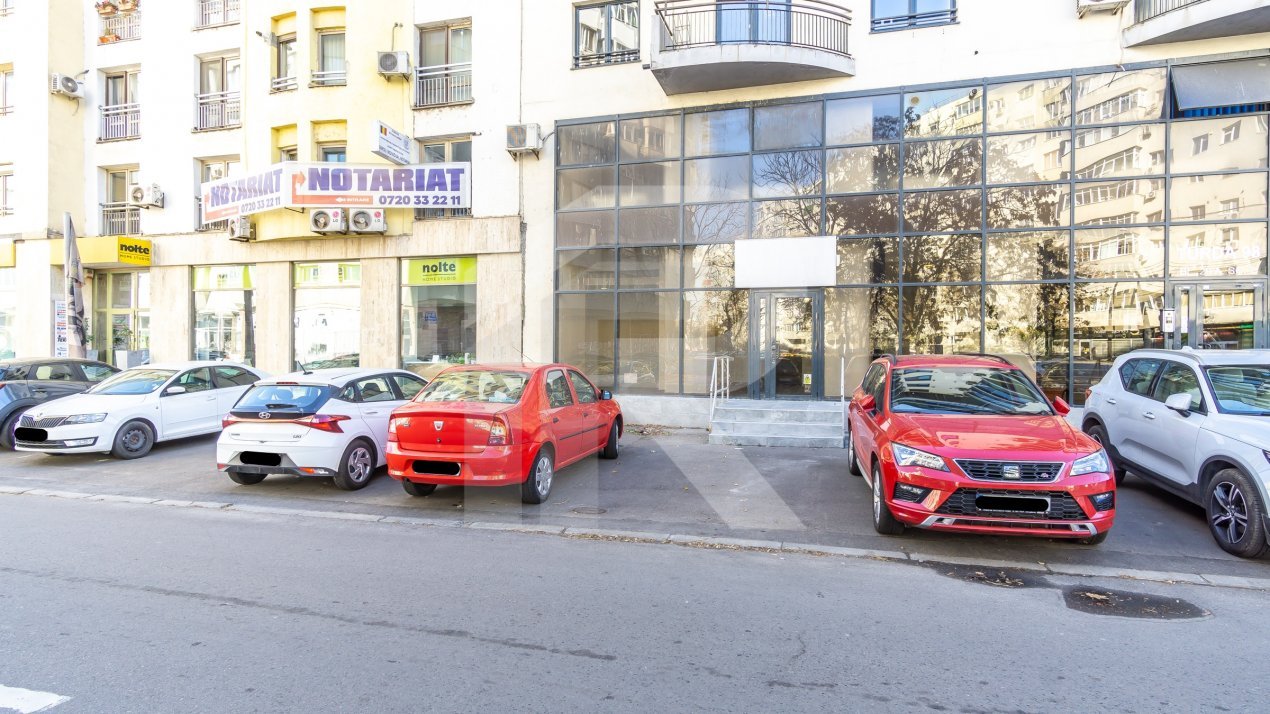 Spatiu comercial stradal, Turda 98, 2 intrari, 109 mp cu vitrina 10 m, centrala