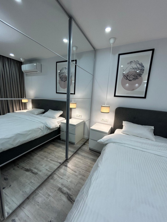 UNIRII, 3 CAMERE LUX-80 MP!