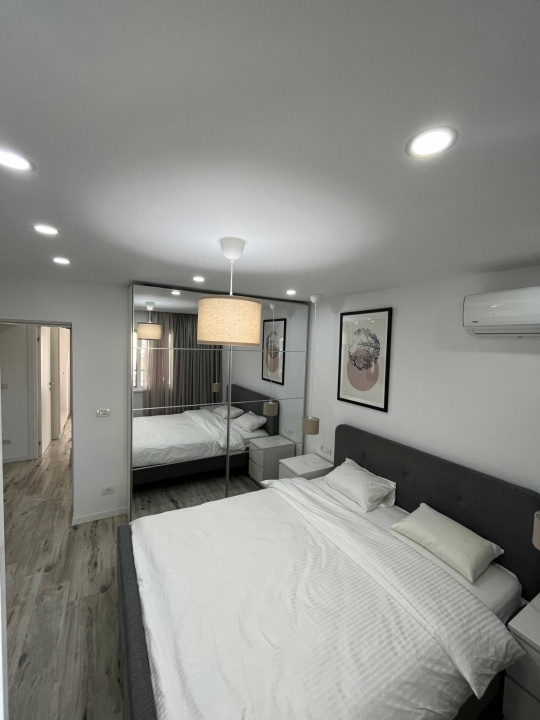 UNIRII, 3 CAMERE LUX-80 MP!