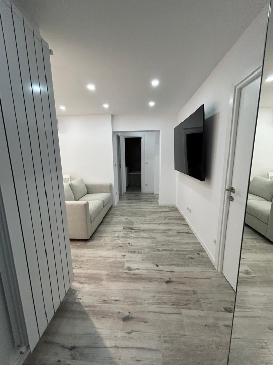 UNIRII, 3 CAMERE LUX-80 MP!