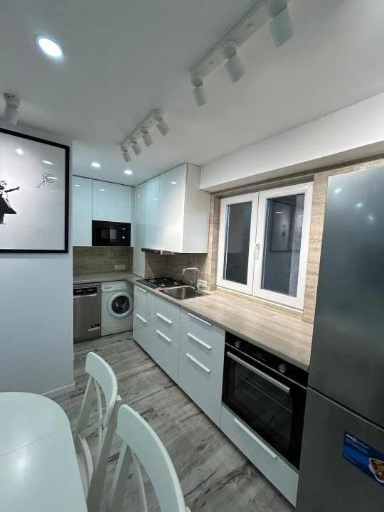 UNIRII, 3 CAMERE LUX-80 MP!