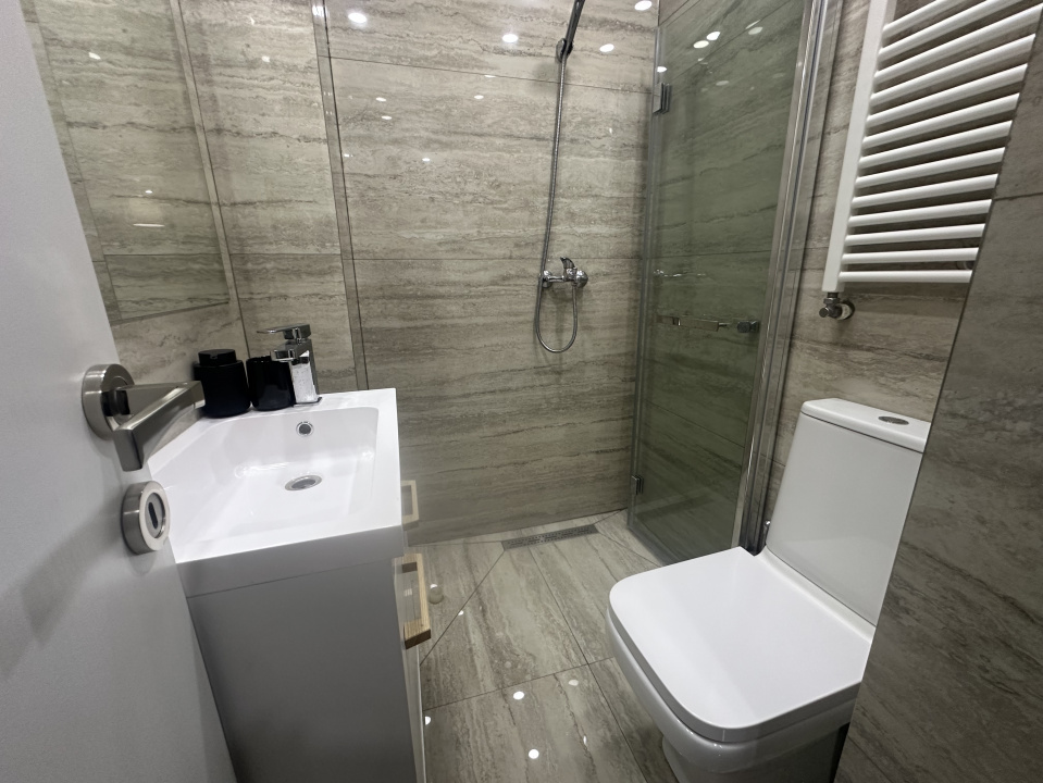 UNIRII, 3 CAMERE LUX-80 MP!