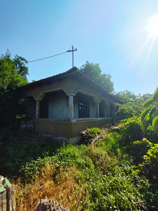 DE VANZARE CASA DEMOLABILA/RENOVABILA + TEREN 1900m SAT BUDENI