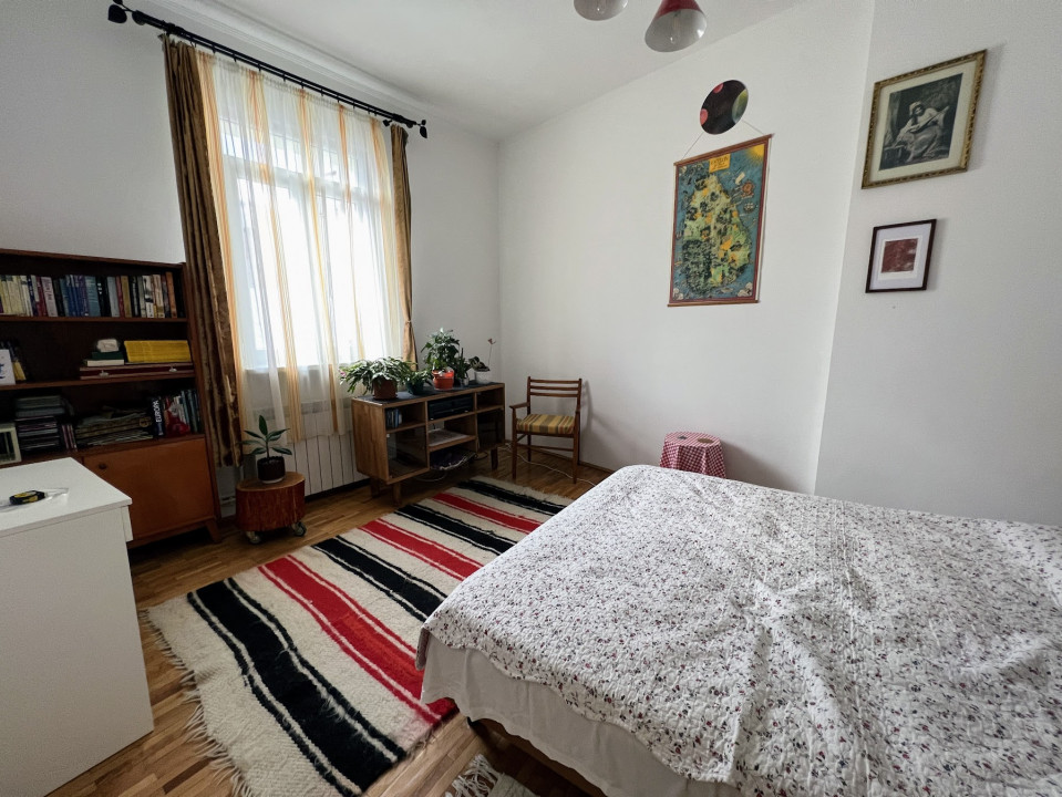 Apartament cladire centrala, intrare separata etaj+mansarda, 6 camere