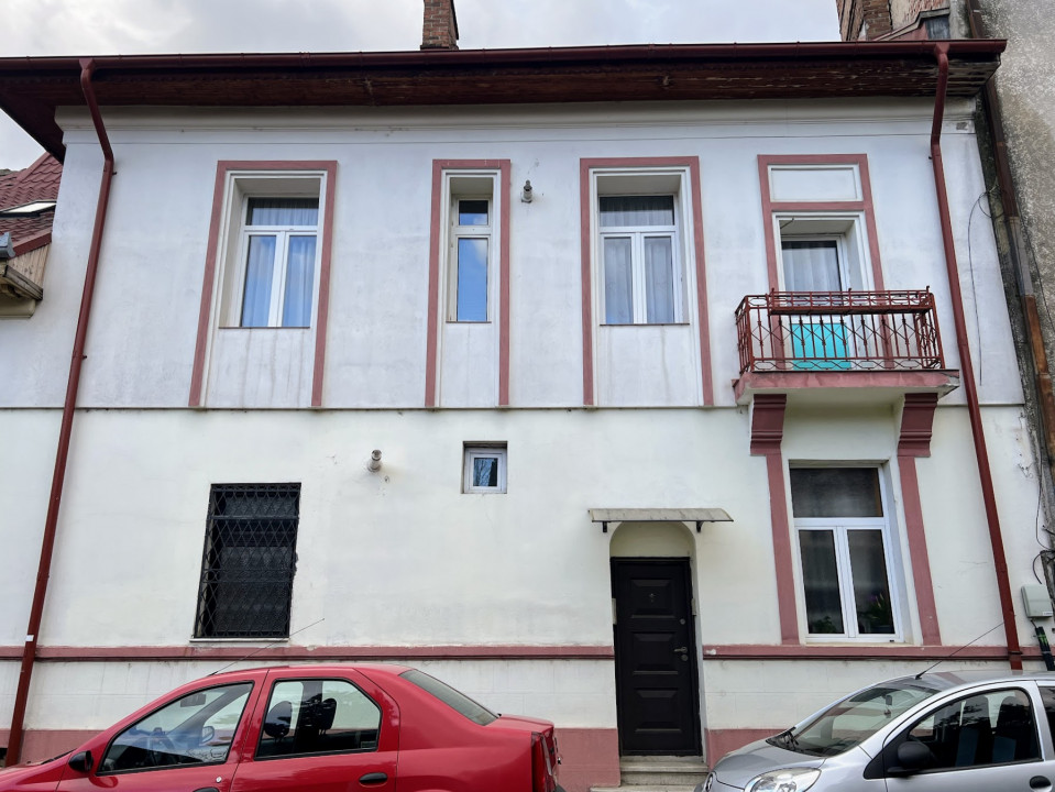 Apartament cladire centrala, intrare separata etaj+mansarda, 6 camere