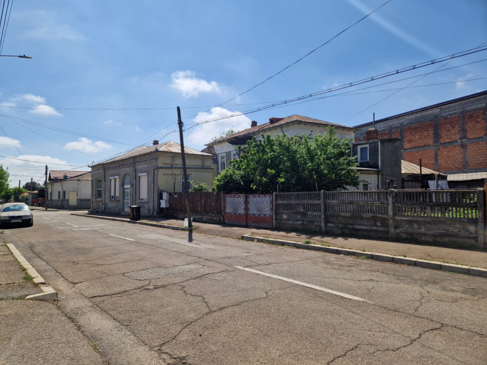 Hasdeu - vila -2 corpuri si Spatiu comercial - teren 562 mp cu dubla deschidere 