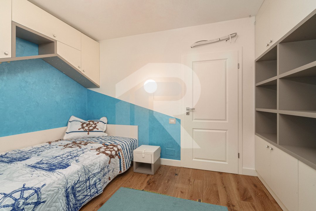 Apartament cu 4 camere pe Bulevardul Unirii