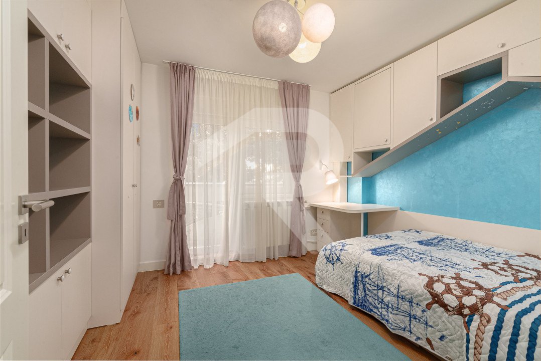 Apartament cu 4 camere pe Bulevardul Unirii