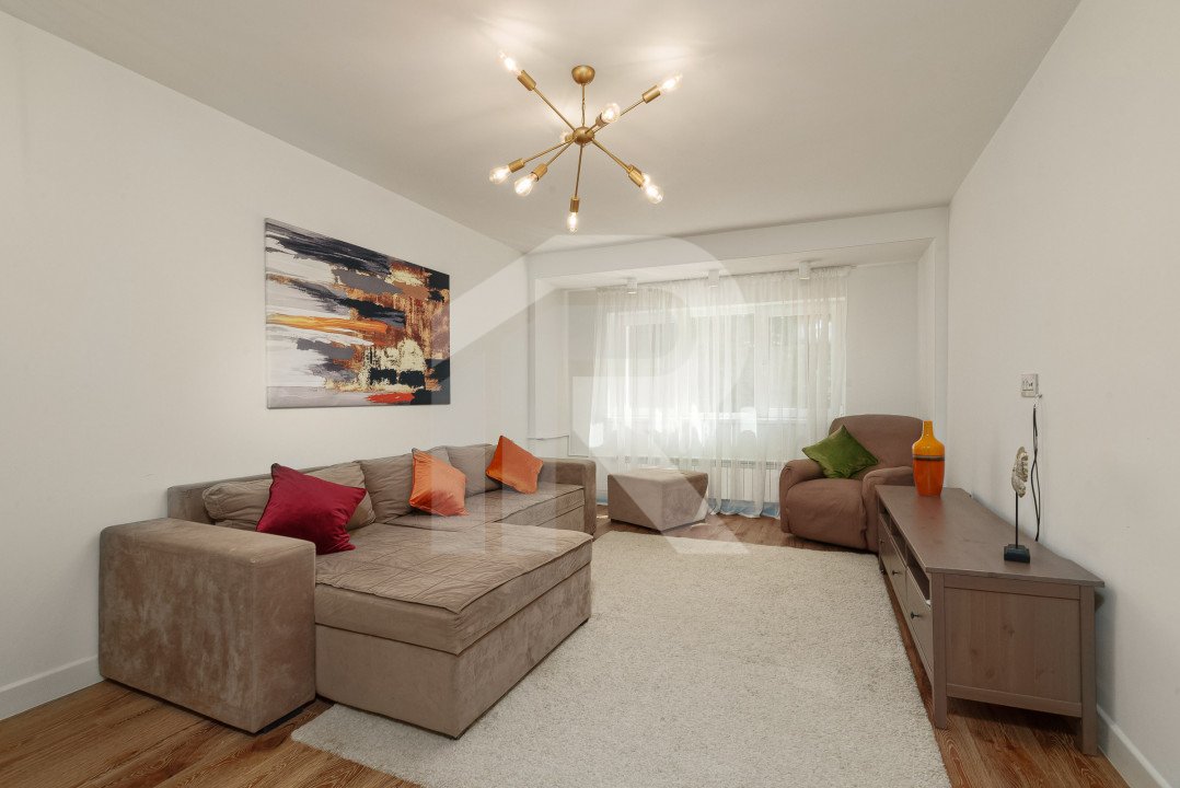 Apartament cu 4 camere pe Bulevardul Unirii