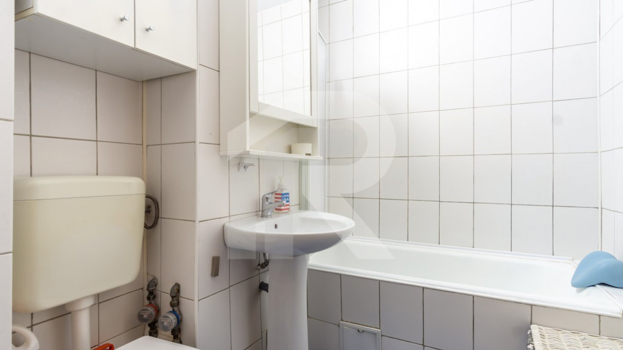 3 camere decomandat cu 2 bai, 2 balcoane, complet mobilat si utilat, langa parc