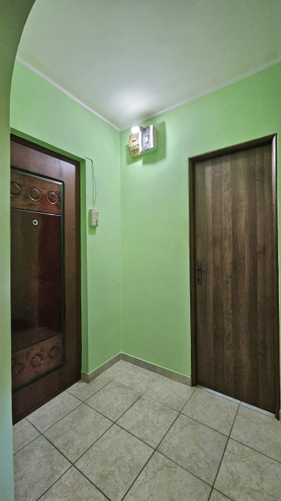 Apartament decomandat etaj 1 vedere libera 