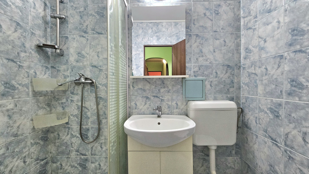 Apartament decomandat etaj 1 vedere libera 