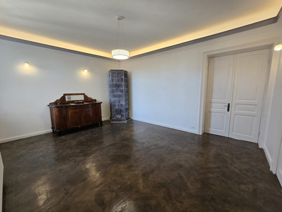 Închiriez apartament în vilă interbelică – Calea Dorobanți, 180 mp, etaj 3/3
