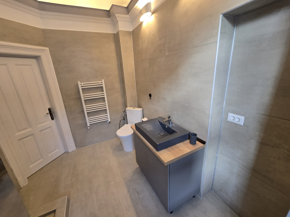 Închiriez apartament în vilă interbelică – Calea Dorobanți, 180 mp, etaj 3/3