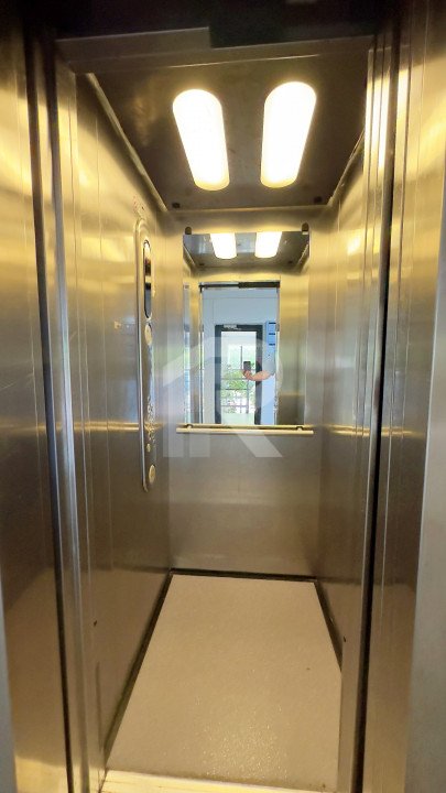 Spatiu birouri zona Mihalache - Turda in imobil mixt, 4 camere, 155 mp, 8 eur/mp