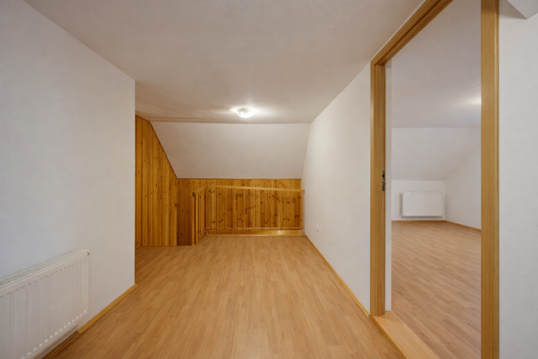 FUNDULEA – CENTRAL, CASA DE VACANTA 100 MP, LOT 2000 MP!