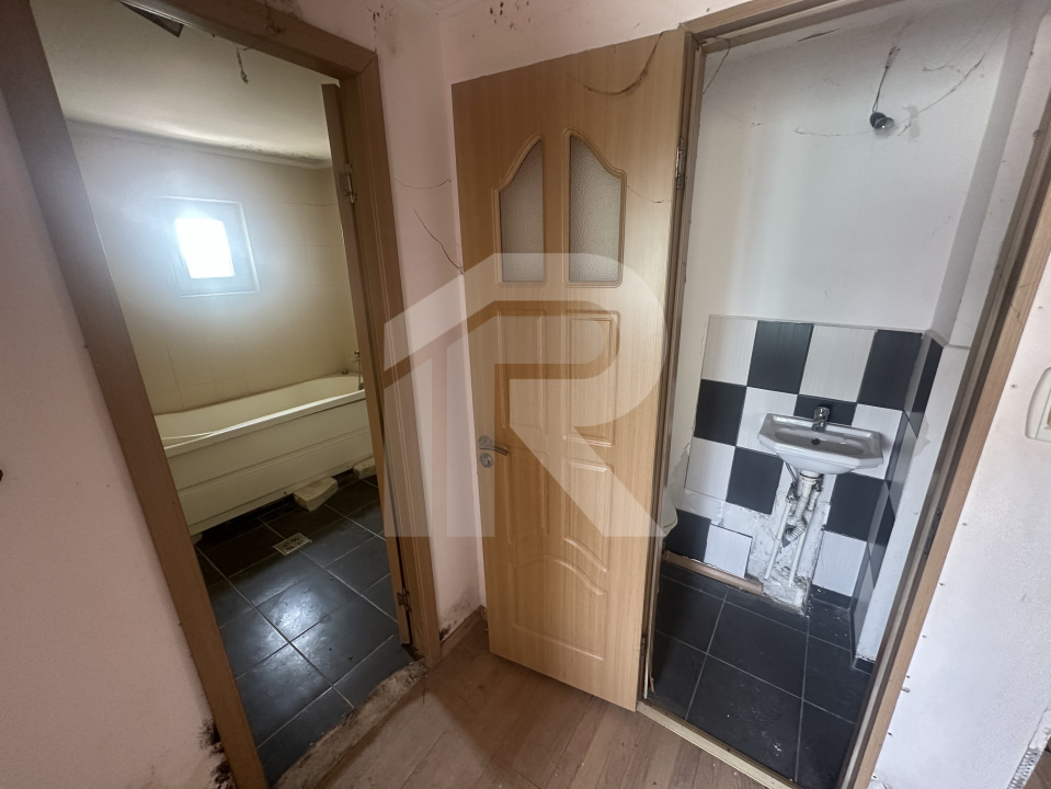 1 DECEMBRIE APARTAMENT 4 CAMERE 98 MP+LOT 22 MP PARCARE