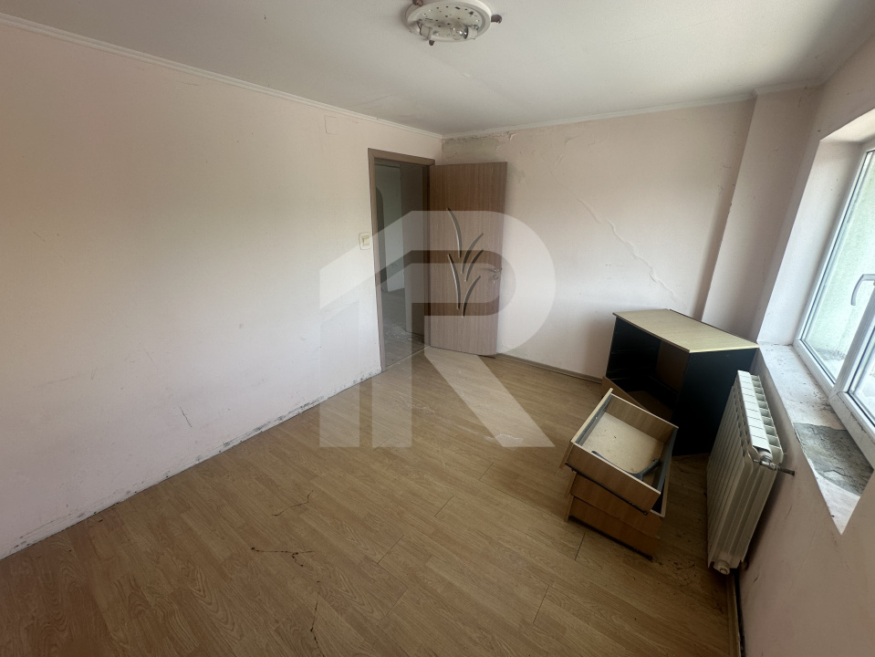 1 DECEMBRIE APARTAMENT 4 CAMERE 98 MP+LOT 22 MP PARCARE