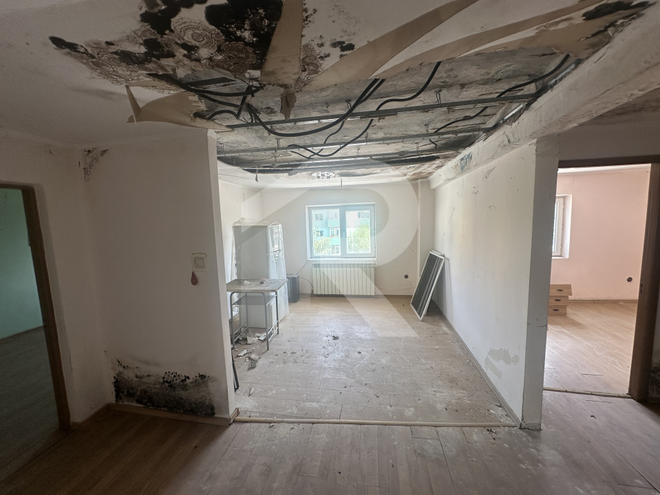 1 DECEMBRIE APARTAMENT 4 CAMERE 98 MP+LOT 22 MP PARCARE