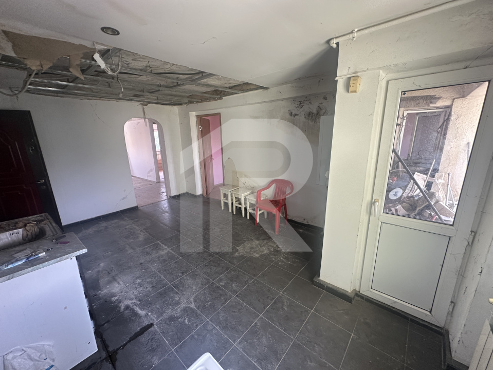 1 DECEMBRIE APARTAMENT 4 CAMERE 98 MP+LOT 22 MP PARCARE