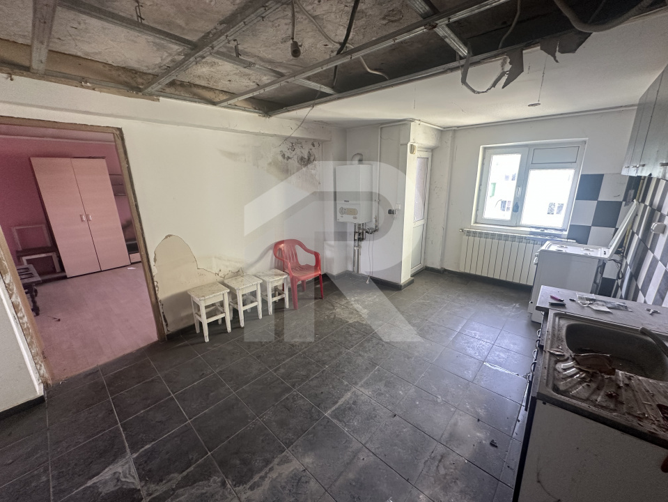 1 DECEMBRIE APARTAMENT 4 CAMERE 98 MP+LOT 22 MP PARCARE