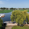 🏡 Reședință modernă 400 mp utili, teren 1.200 mp – deschidere directă la lac