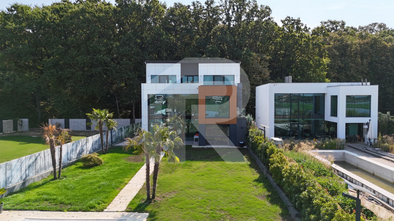 🏡 Reședință modernă 400 mp utili, teren 1.200 mp – deschidere directă la lac