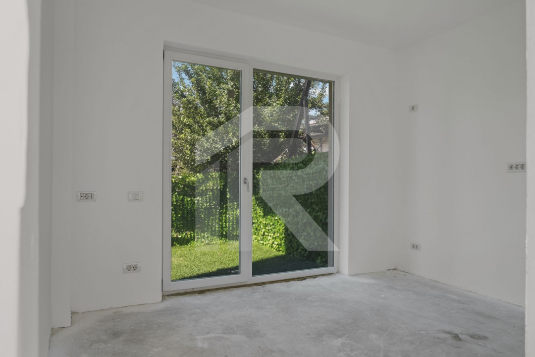 Vila sector 1 - 300mp - P+2+M - 11 camere - Chitila