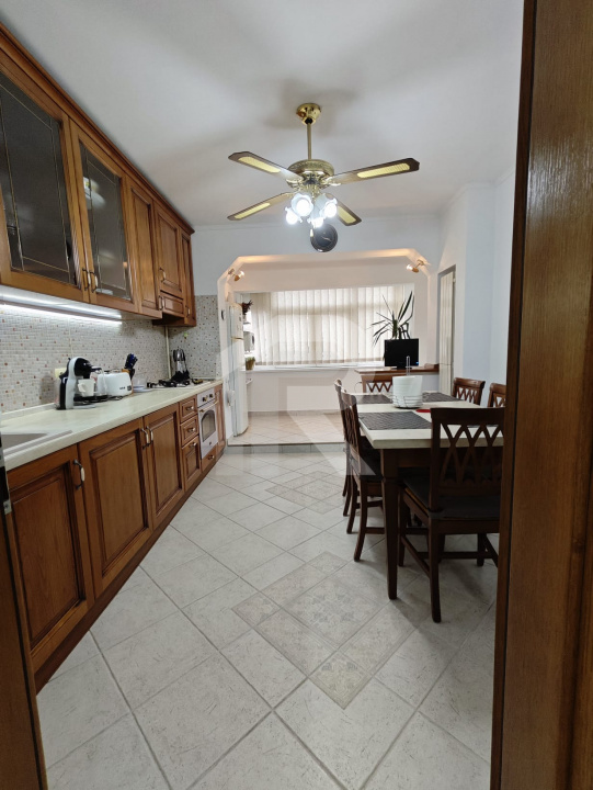 Vânzare apartament 3 camere – Ultracentral, Bloc Scala, Bd. Magheru