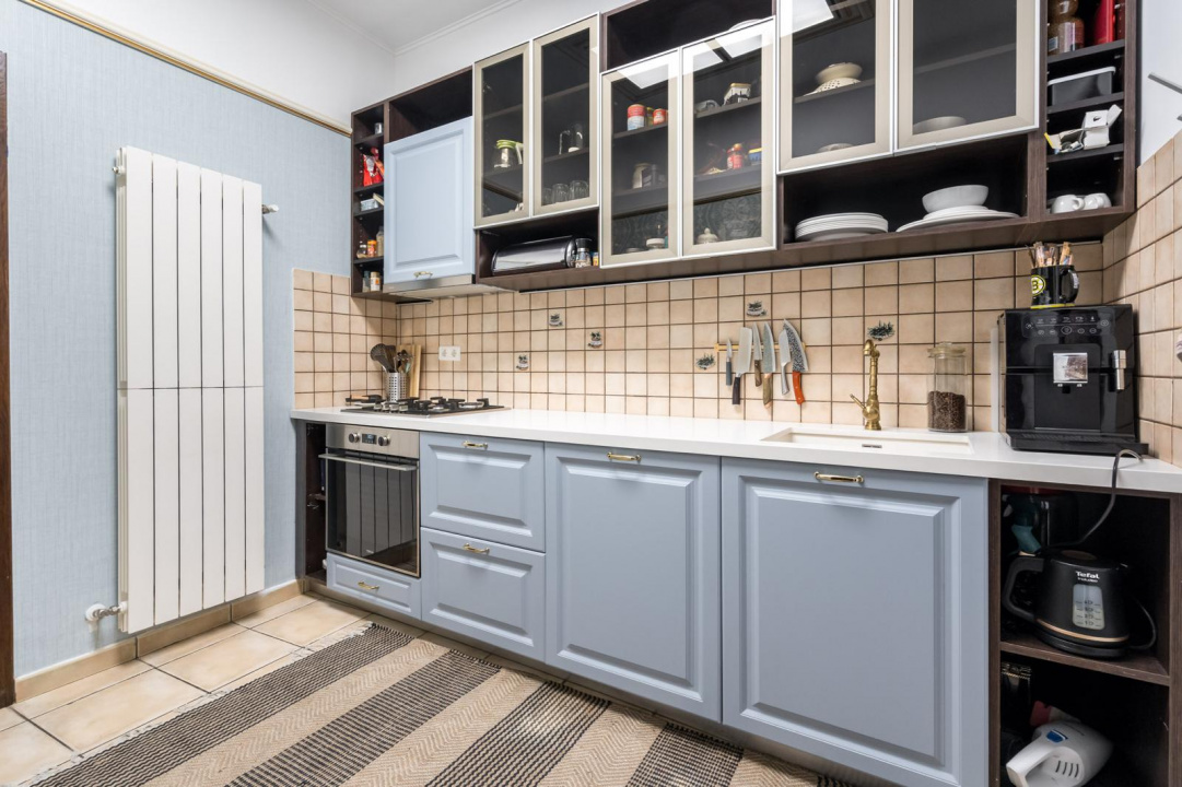 ARMENEASCA APARTAMENT 6 CAMERE 190 MP!