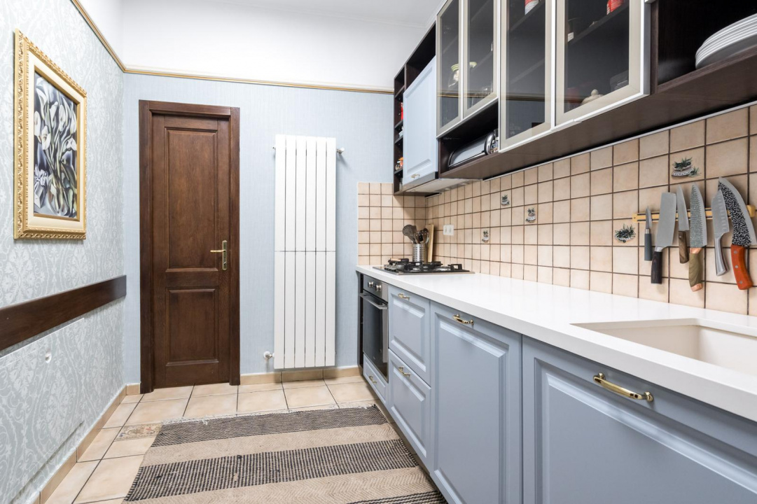 ARMENEASCA APARTAMENT 6 CAMERE 190 MP!