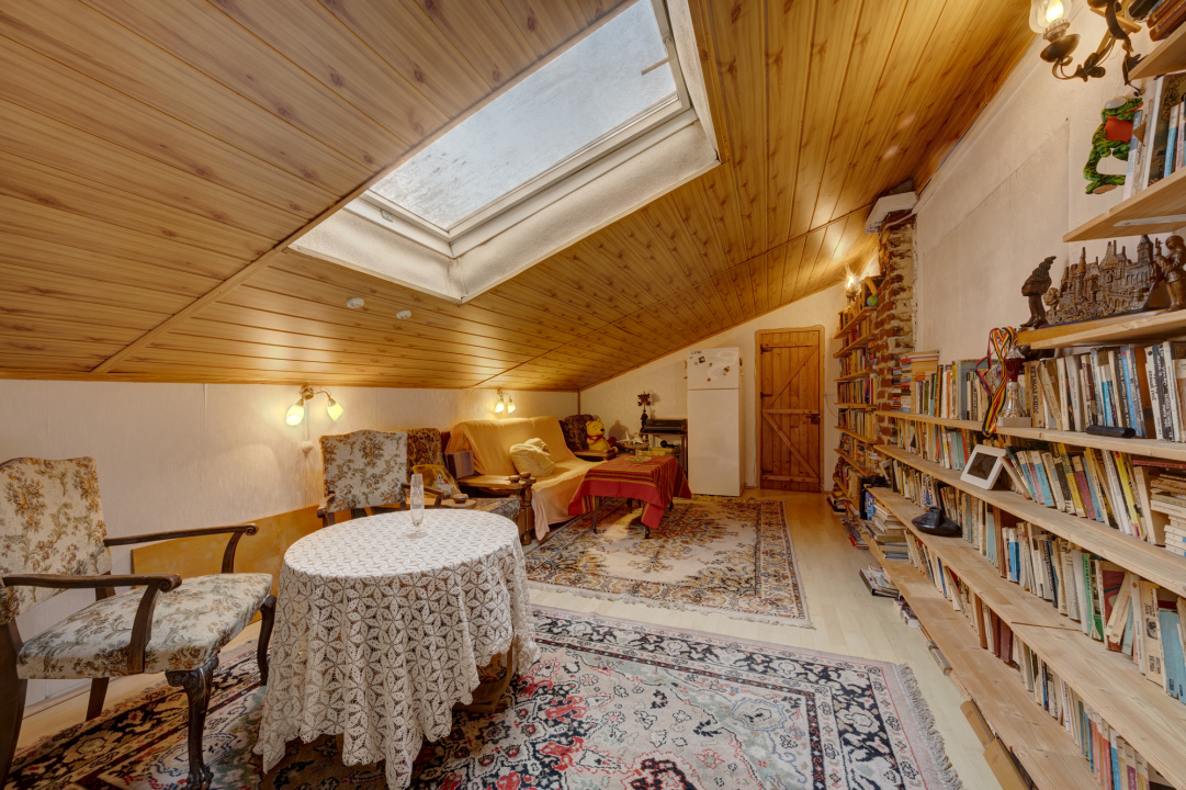 VIILOR - ECHINOCTIULUI, CASA 211 MP UTILI, LOT 460 MP!