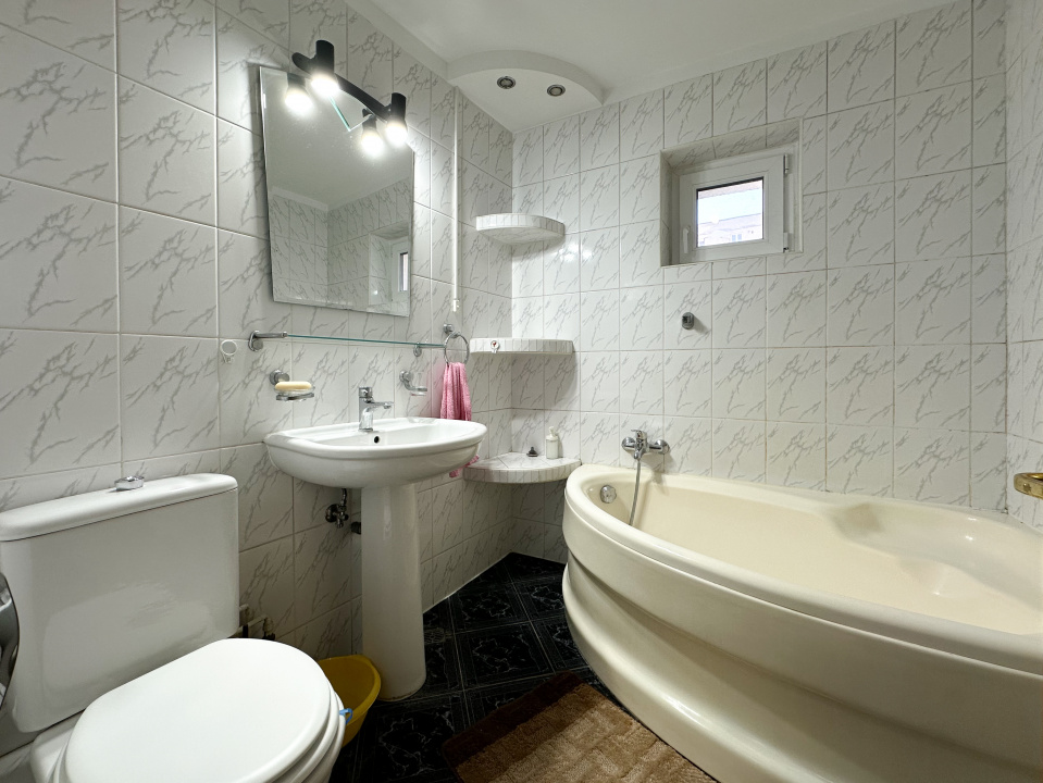 3 camere | 2 bai | Etaj 4 | Pasajul Mărășești | Unirii | 9 min Metrou