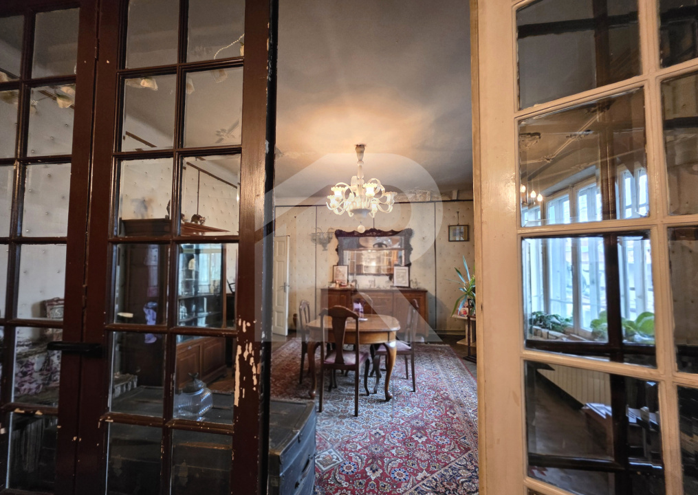 Apartament in Vila, 5 camere,  Alexandru Philippide 4, de renovat