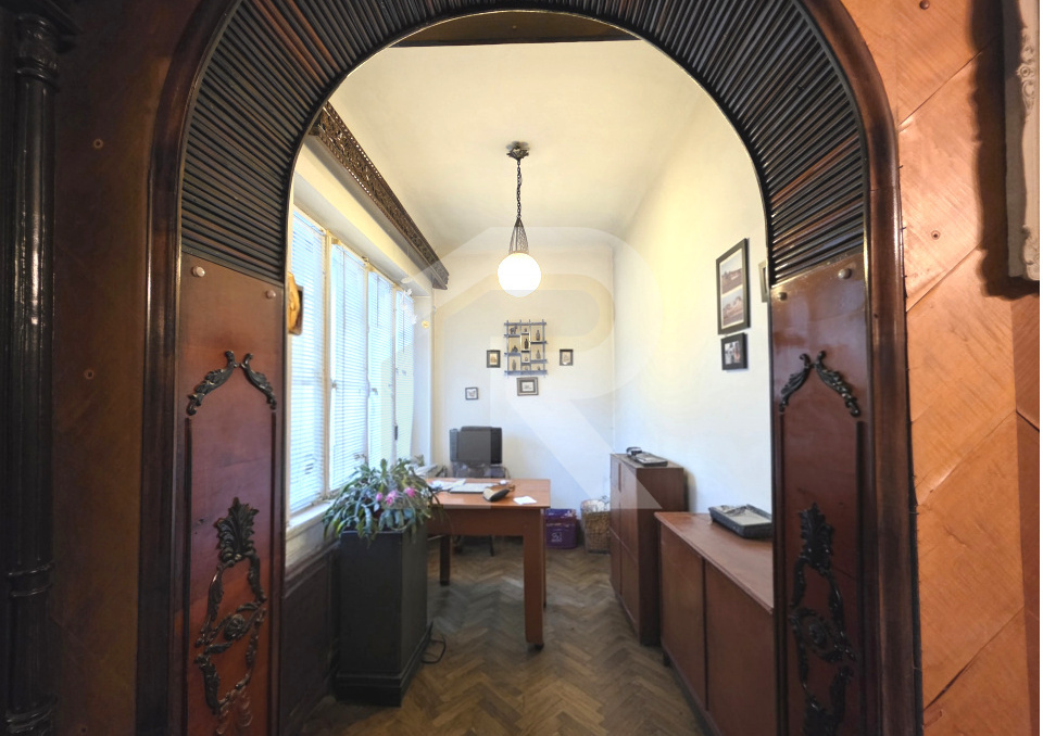 Apartament in Vila, 5 camere,  Alexandru Philippide 4, de renovat