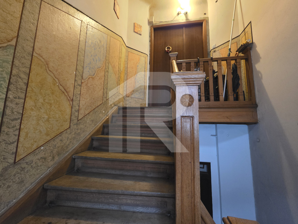 Apartament in Vila, 5 camere,  Alexandru Philippide 4, de renovat