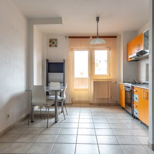 De inchiriat 2 camere Mihalache (fost 1 Mai) colt cu Averescu/ Turda