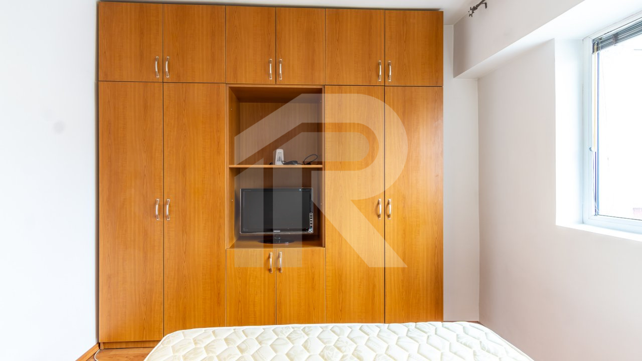 De inchiriat 2 camere Mihalache (fost 1 Mai) colt cu Averescu/ Turda