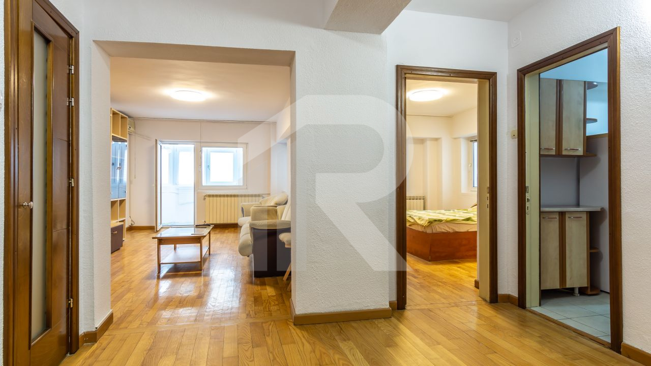 2 camere decomandat, 6/8, Piata Alba Iulia, vedere spate