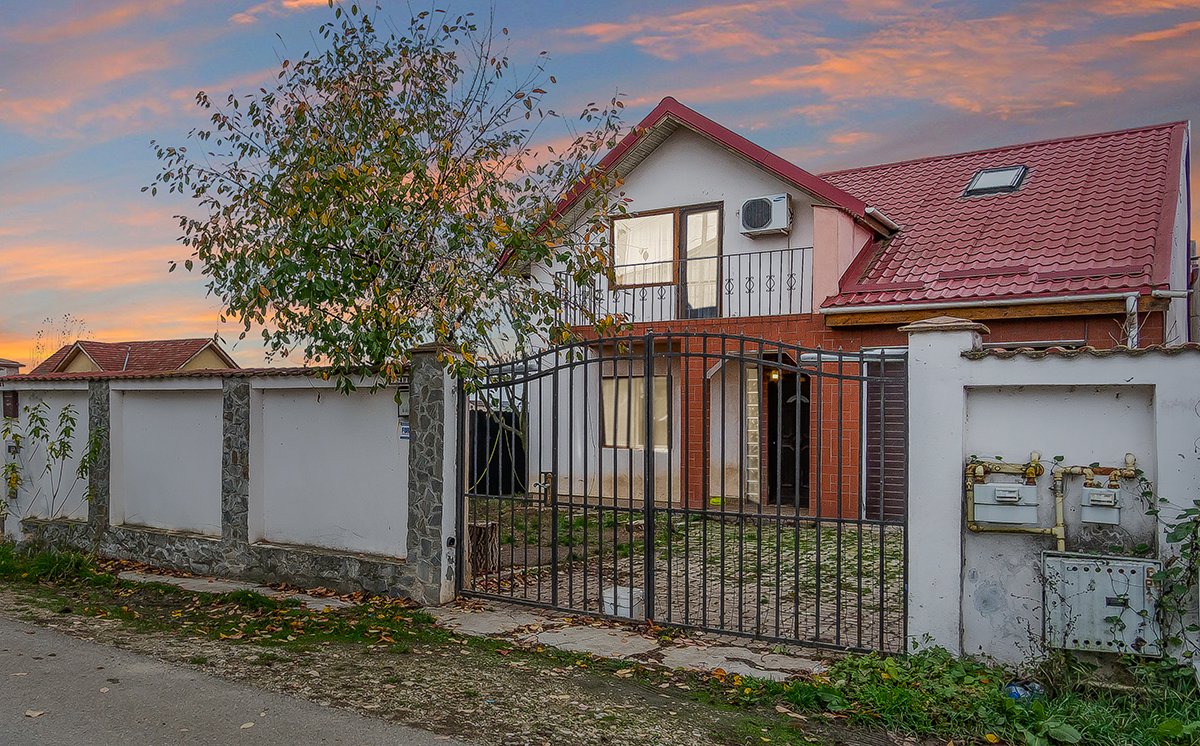 Casa langa lac