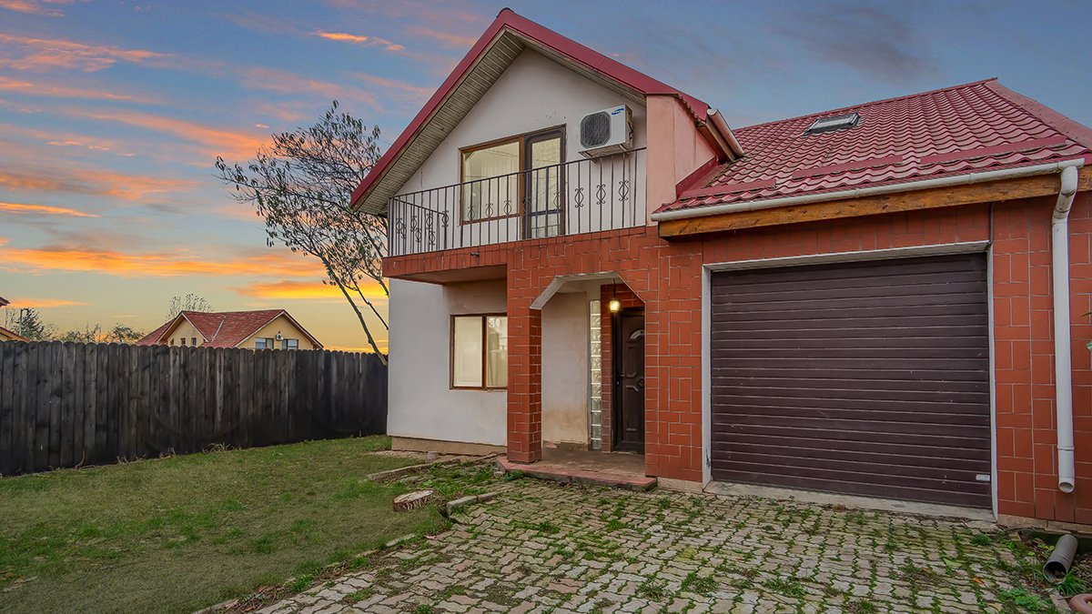 Casa langa lac