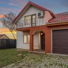 Casa langa lac