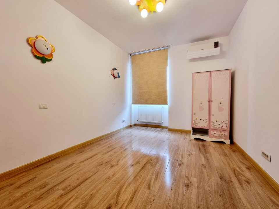 Apartament 4 camere penthouse militari uverturii