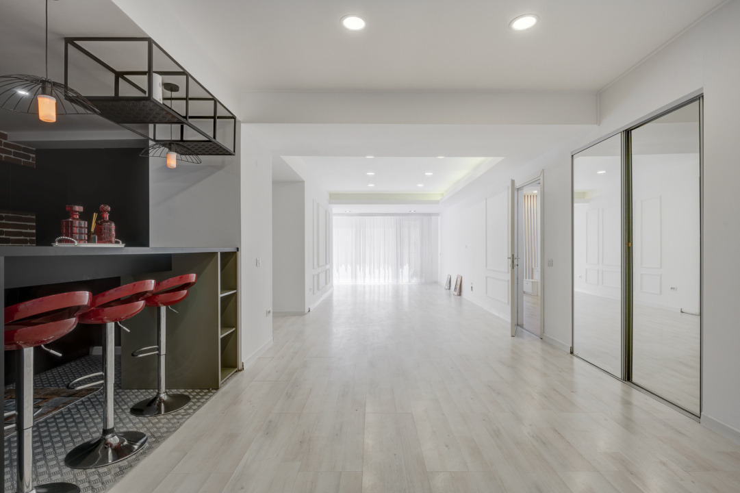 Apartament 3 camere superb si curte proprie Parc Herastrau