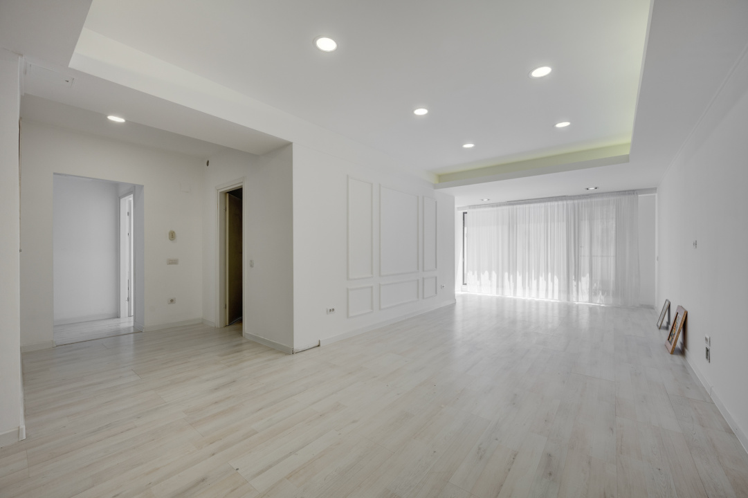 Apartament 3 camere superb si curte proprie Parc Herastrau