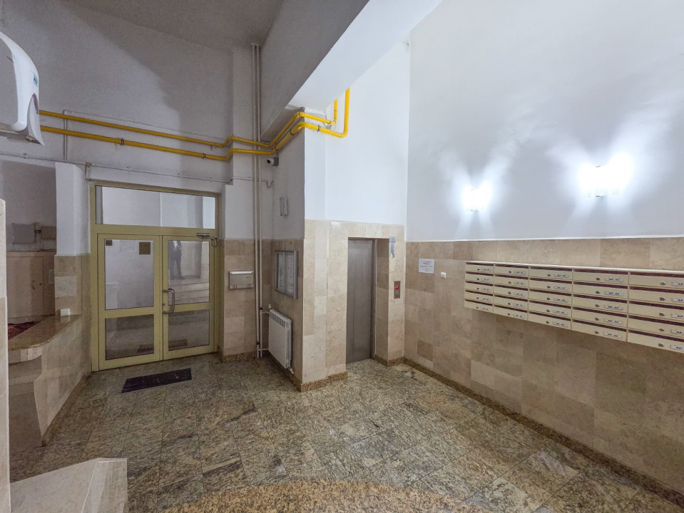 Apart 3 camere birouri stradal Bulevardul Unirii colt Nerva Traian