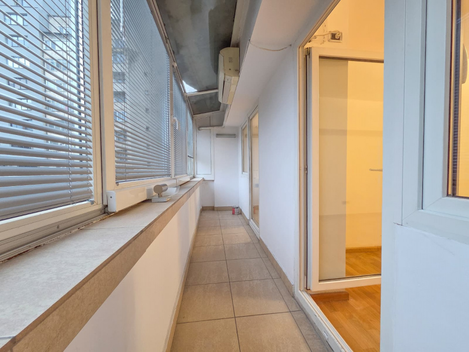 Apart 3 camere birouri stradal Bulevardul Unirii colt Nerva Traian