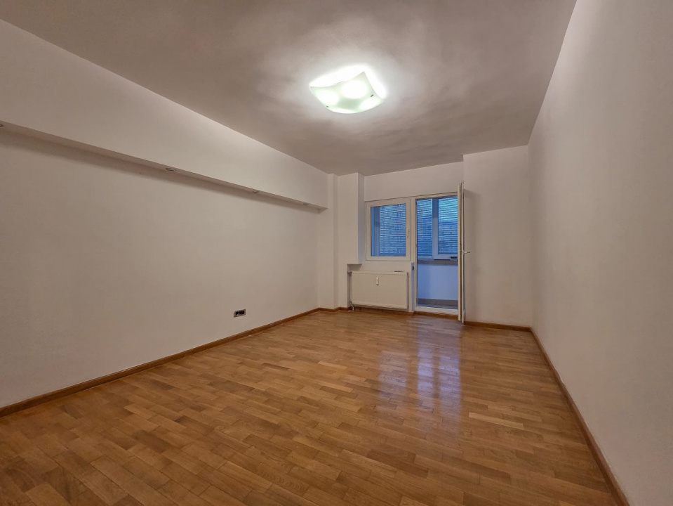 Apart 3 camere birouri stradal Bulevardul Unirii colt Nerva Traian